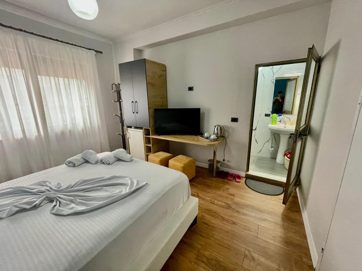 Central Room Private Entry And Bathroom Тирана Экстерьер фото